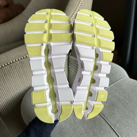 On Running Women's Running Shoes - Cream and White - Picture 6 of 7